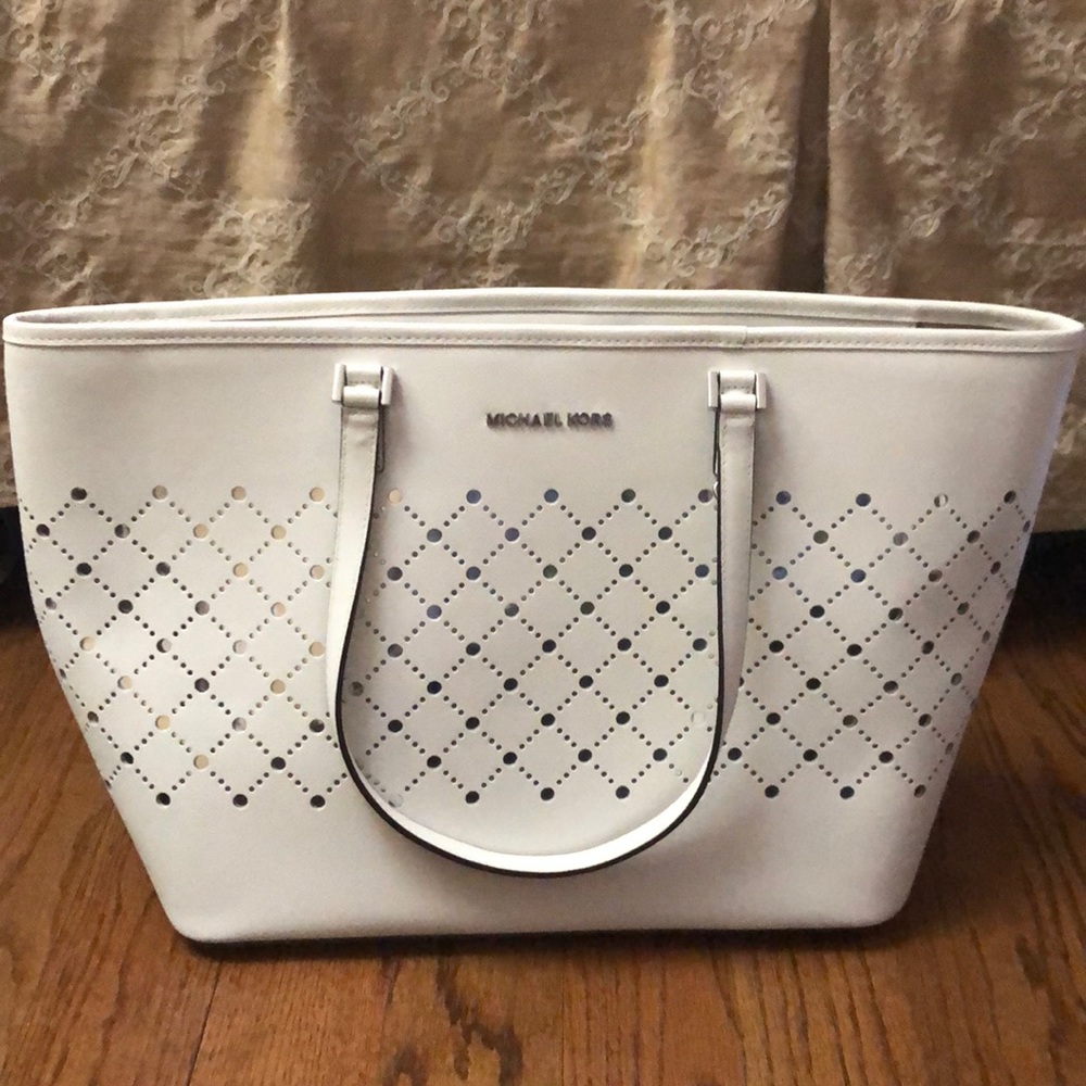 Authentic Michael Kors Violet LG Jet set Tote